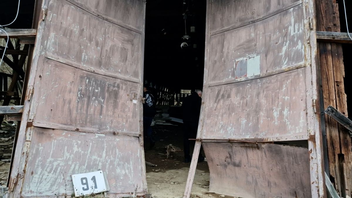 Neprofesionální. Hejtman a starostové ze Zlínska ostře odmítli Fialovo zpochybňování ruské stopy ve Vrběticích